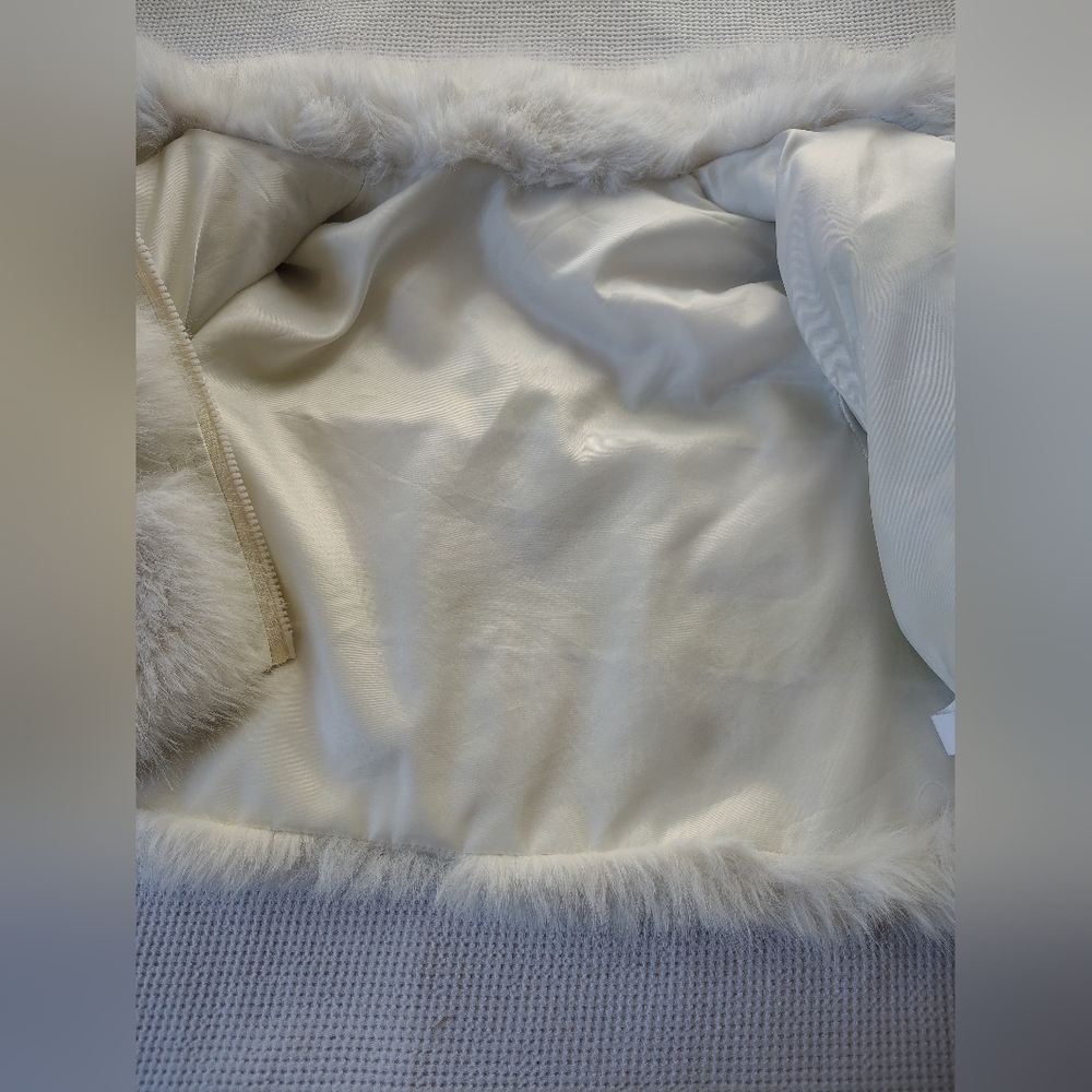 White Faux Fur Cropped Jacket - Women's Cozy Coat Size S - Picture 6 of 10